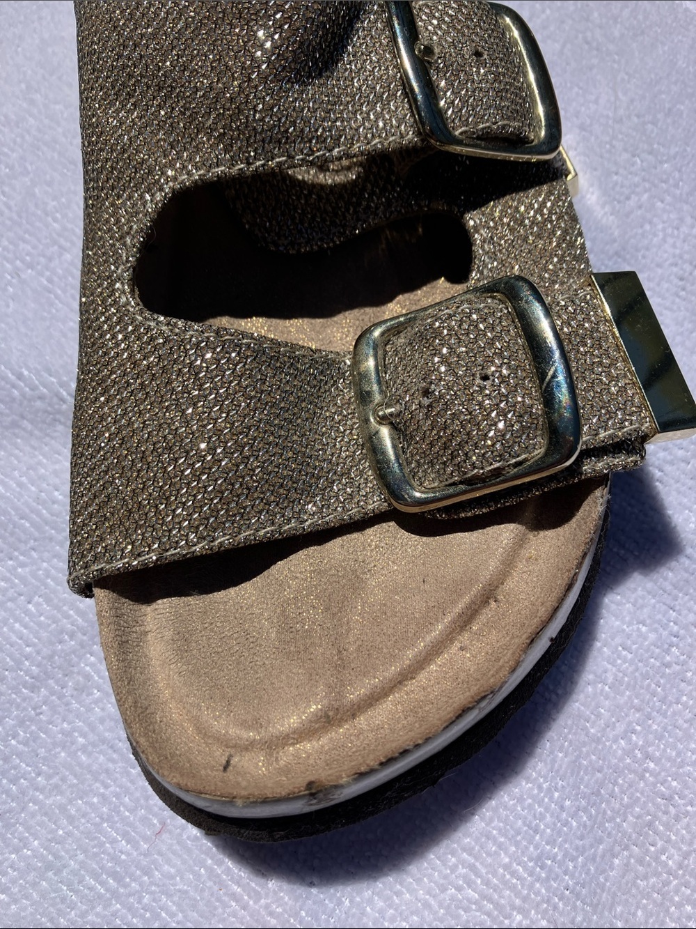 White Mountain Women’s Sz 6M “Gold Glitter” Fab Colorway Sandals-buckles - Picture 3 of 11